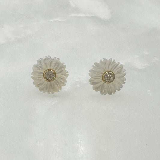 Aretes de Flor de Madre Perla y Plata Dorada 116-AR-L9A00