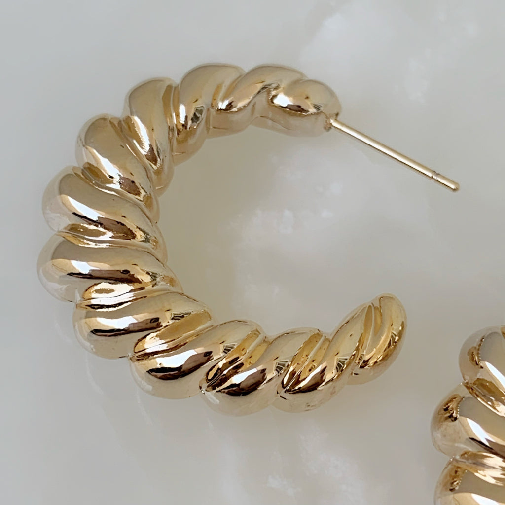 Brilla con Estilo Hoops Earrings en Oro Laminado 18-ARL-165