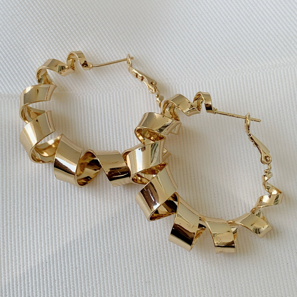 Brilla con Estilo Hoops Earrings en Oro Laminado 02-ARL-180