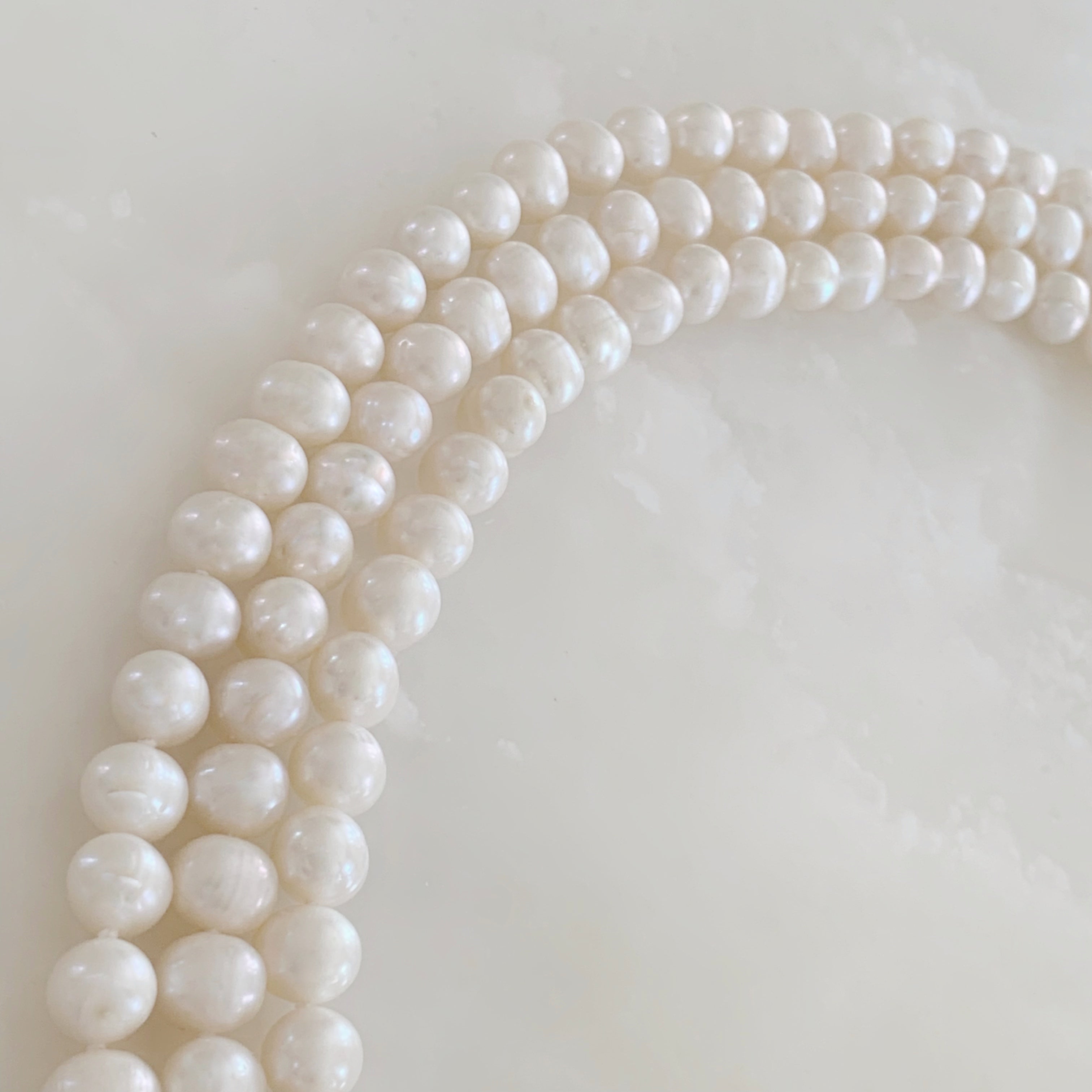 Espectacular Collar de Perlas Cultivadas con Tres Hilos modelo 25-CLL-L35