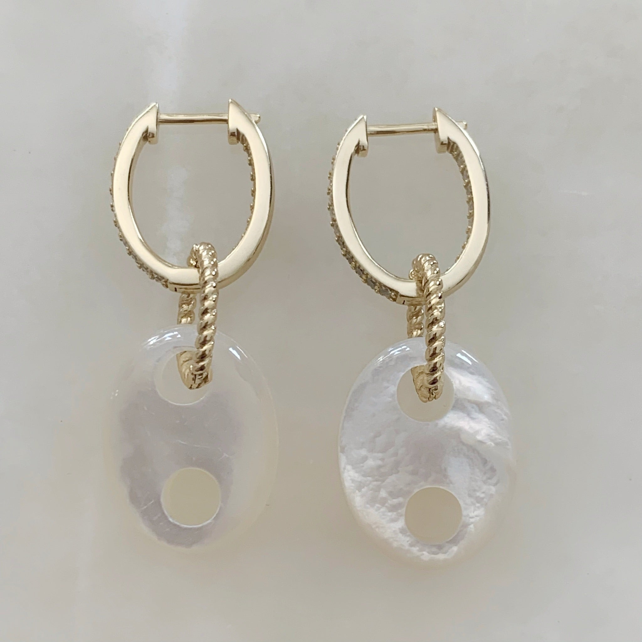 Aretes en Madre Perla y Plata Dorada Modelo 60-AR-L31A50
