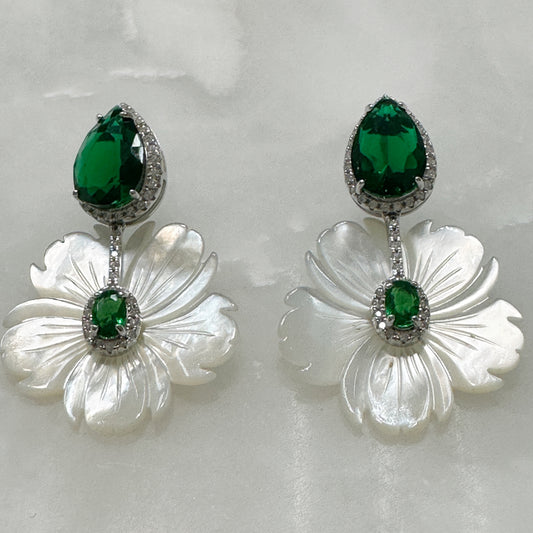 Aretes Colgantes de Flores en Madre Perla y Plata 112-AR-L40A00