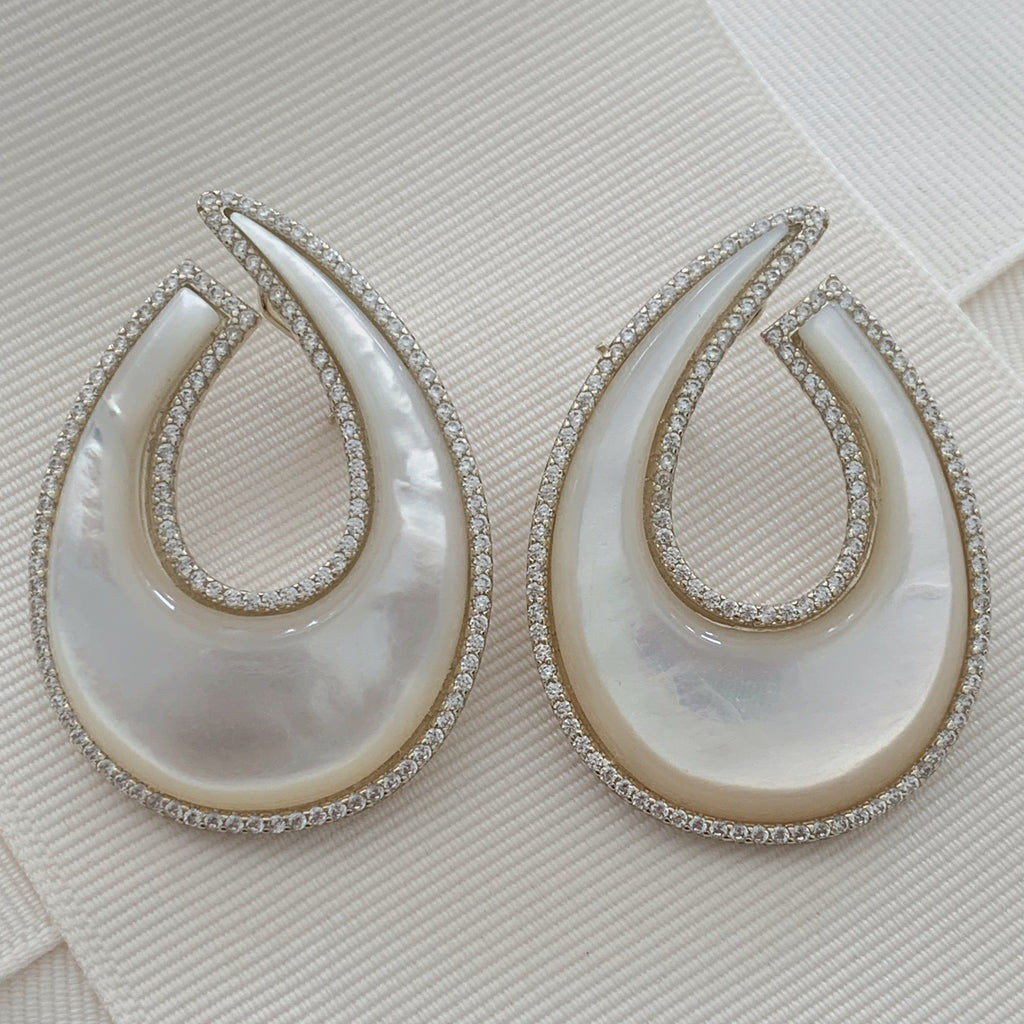 Hermosos Aretes en Madre Perla y Plata Dorada Modelo 54-AR-L80