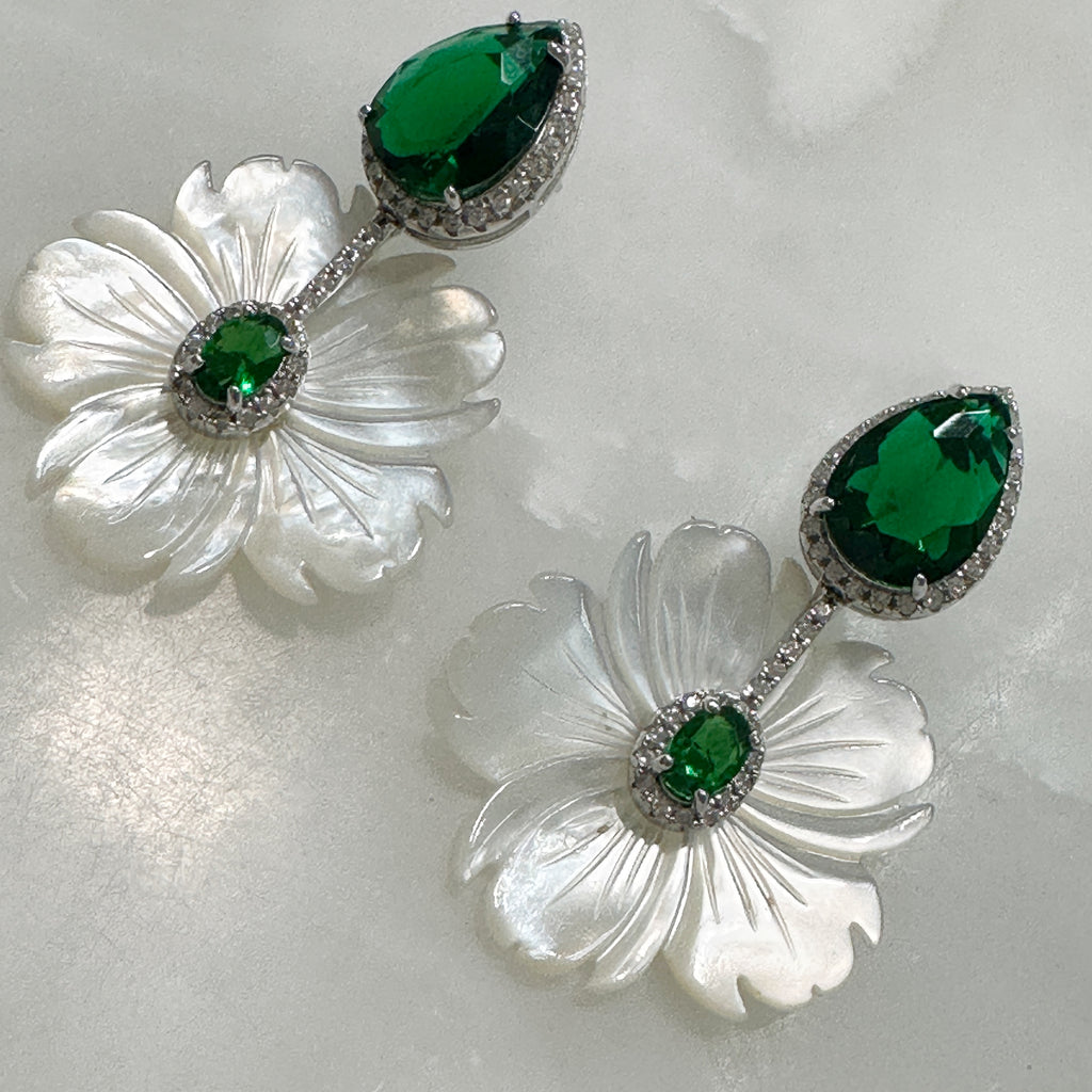 Aretes Colgantes de Flores en Madre Perla y Plata 112-AR-L40A00