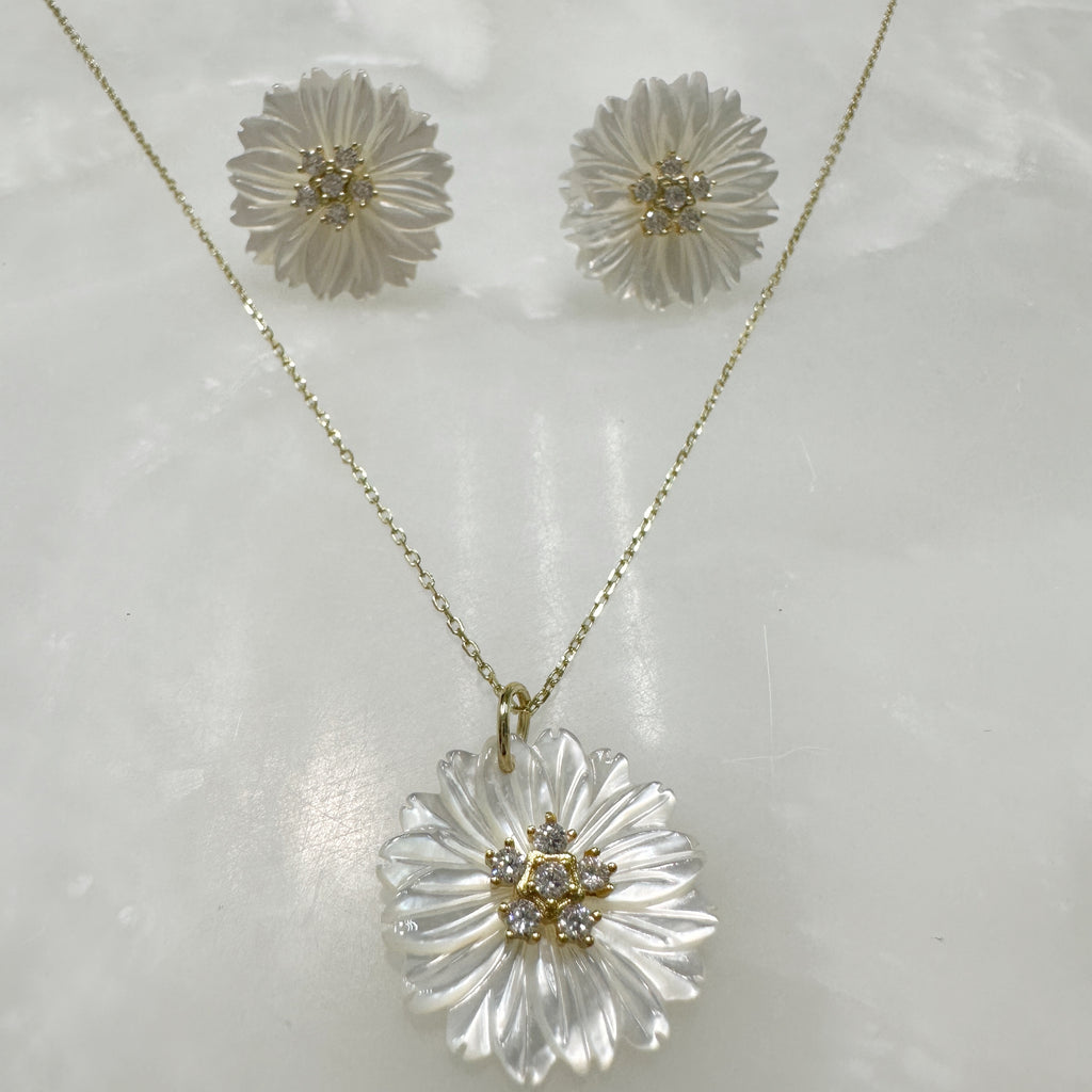 Exclusivo Juego de Cadena con Dije y Aretes en Plata Dorada 73-CD-AR-L16A00-L14A75