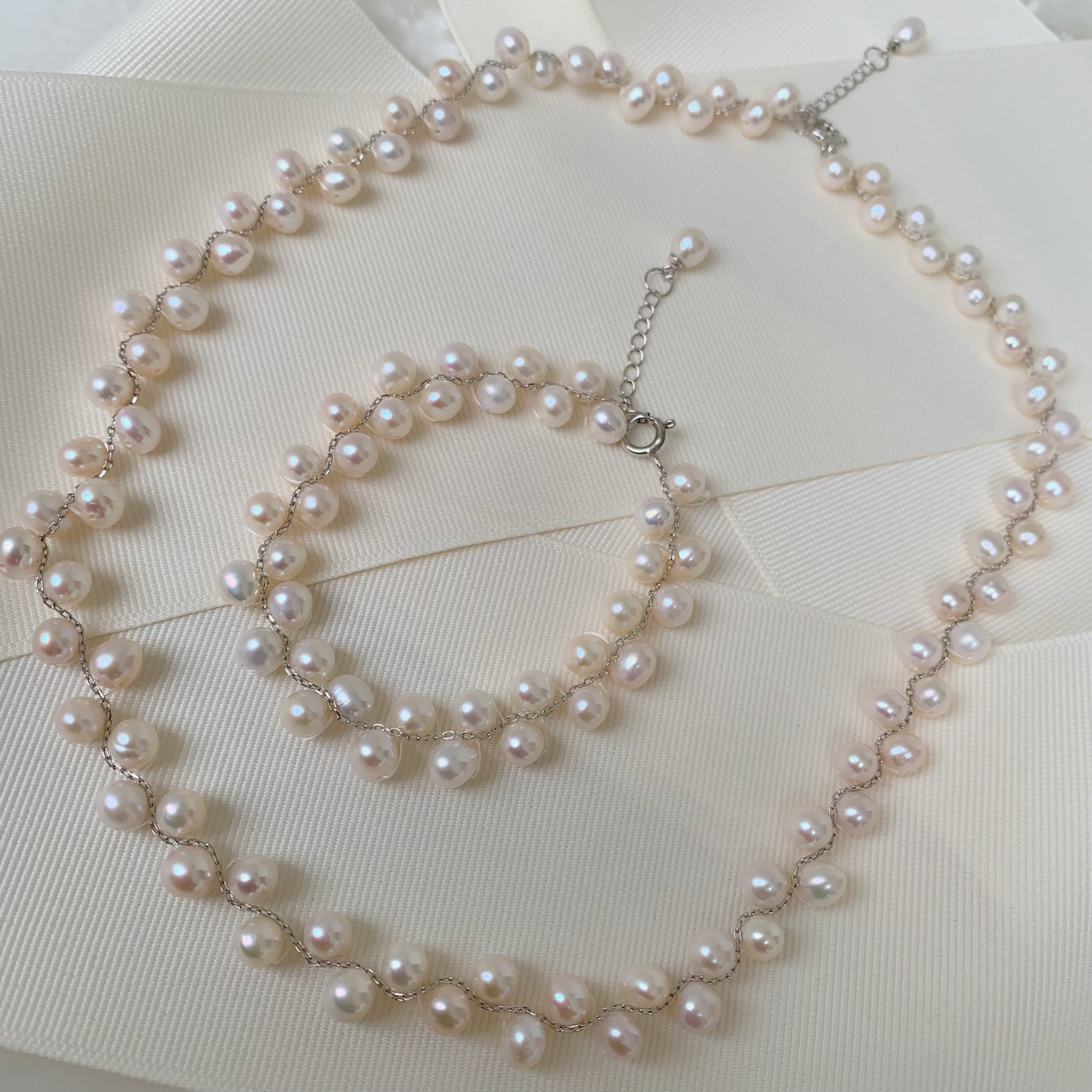 Collar y Pulsera de Perlas  Modelo 52-CLL-L15A00-L8A00