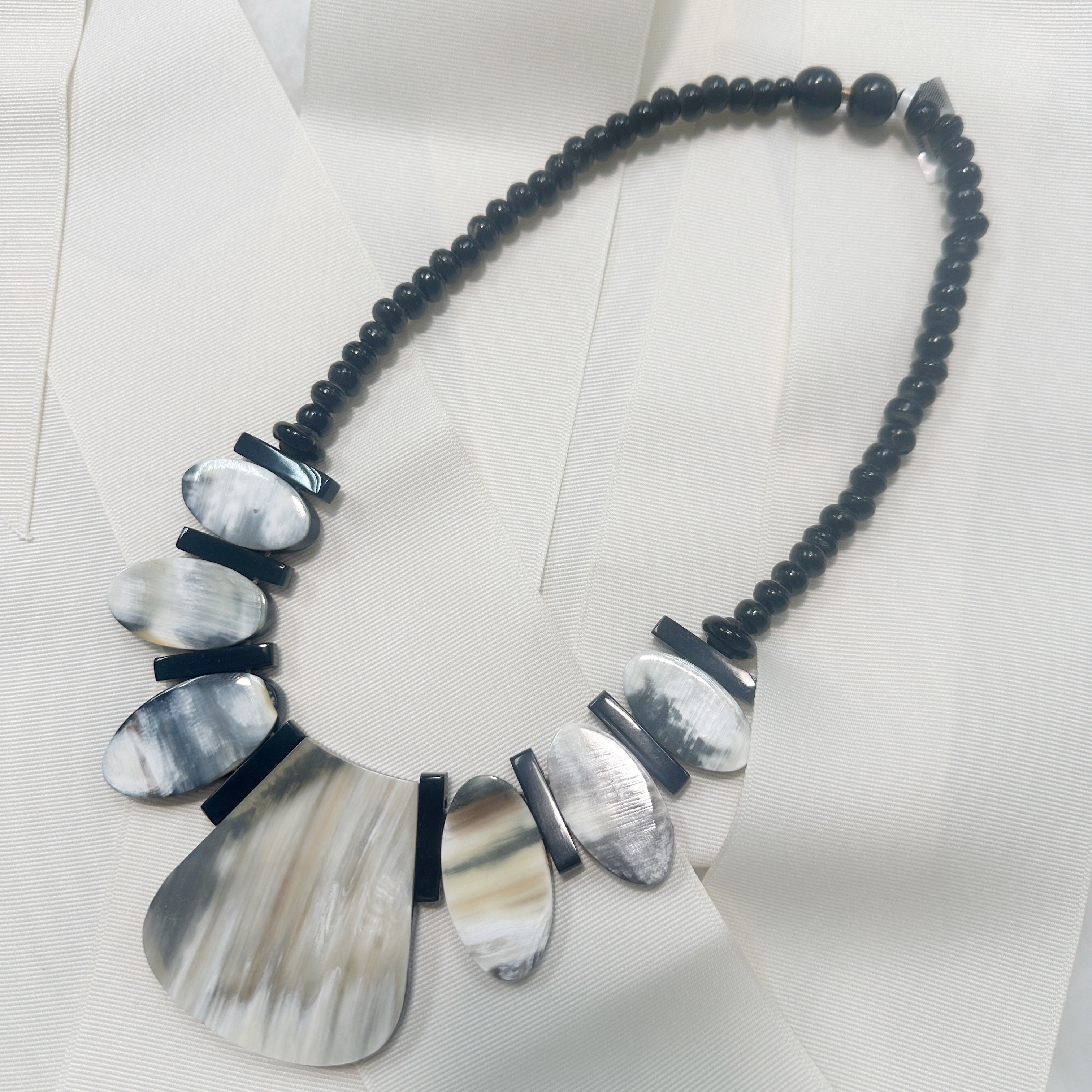 Lindo Collar de Nepal 25-CLN-L15A00