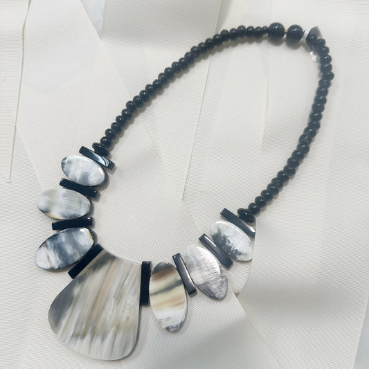 Lindo Collar de Nepal 25-CLN-L15A00