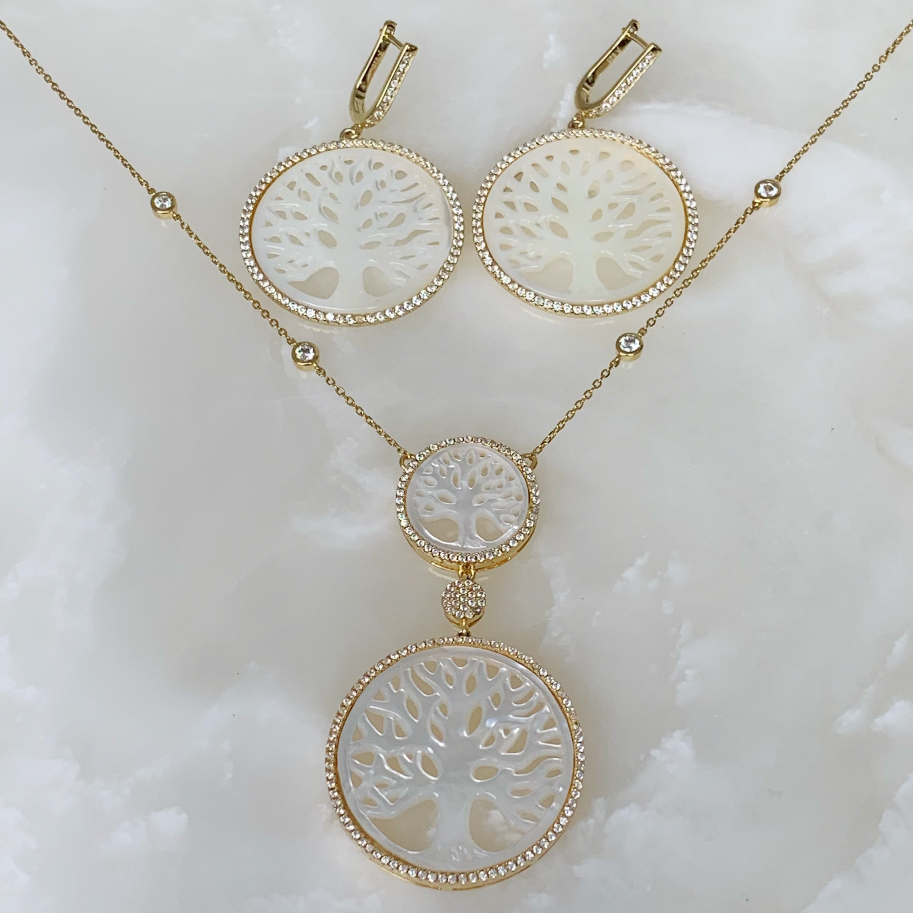 Hermoso Juego de Cadena con Dije y Aretes en Madre Perla y Plata Dorada 67-CD-AR-L39-L39A25