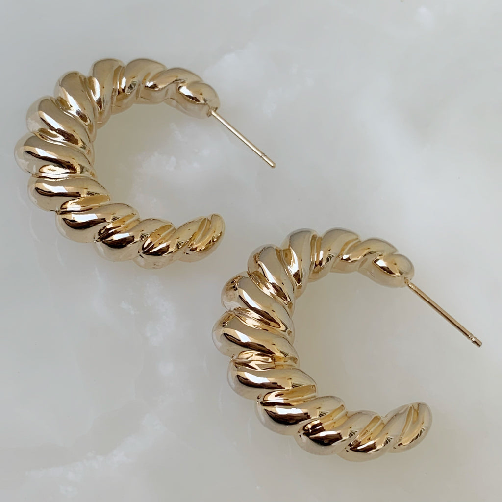 Brilla con Estilo Hoops Earrings en Oro Laminado 18-ARL-165