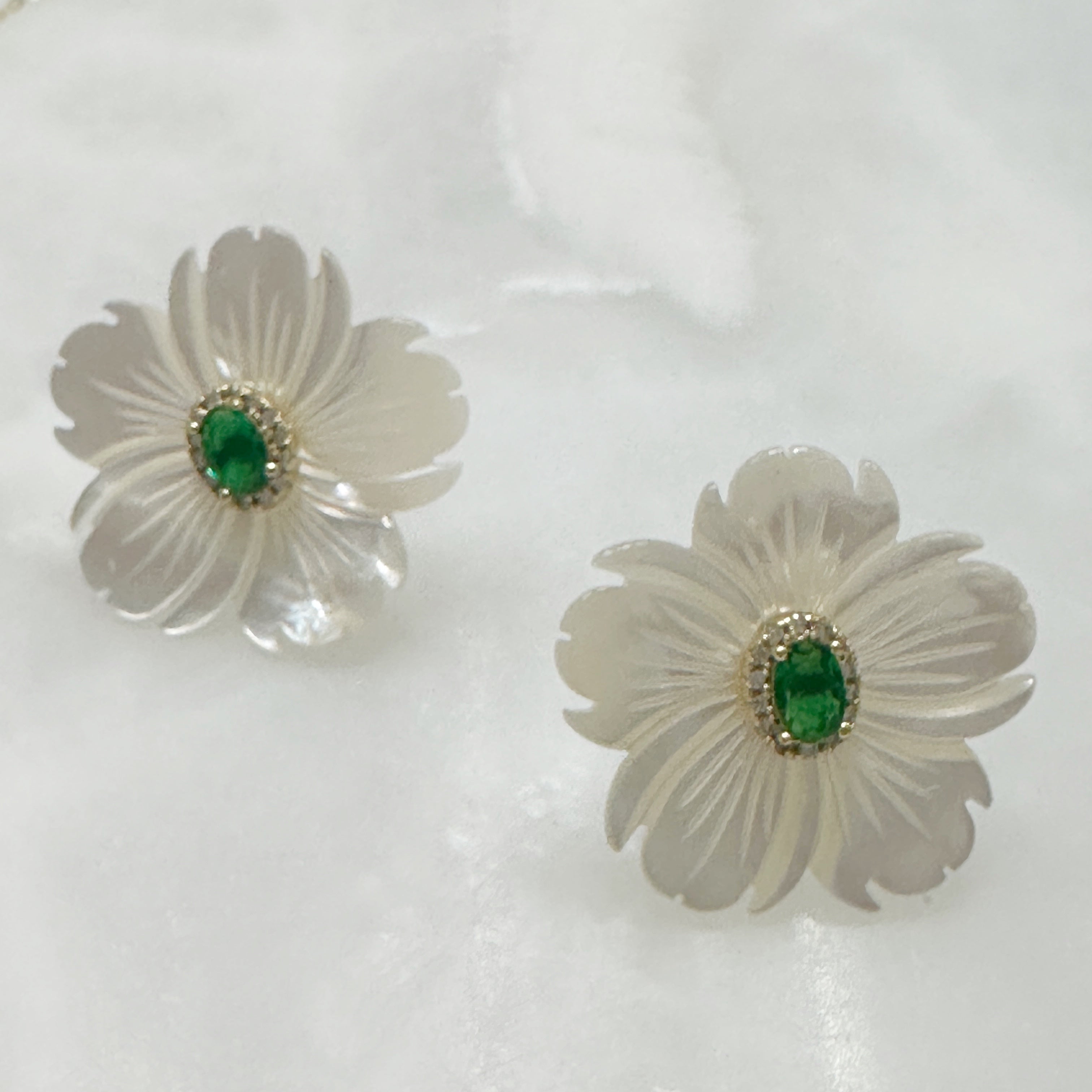 Exclusivo Juego de Cadena con Dije y Aretes en Plata Dorada 76-CD-AR-L17A50-L21A50