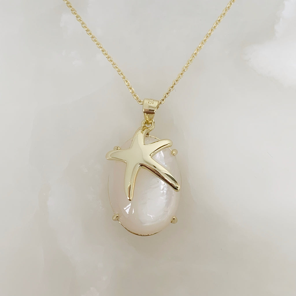 Cadena con Dije de Estrella de Mar en Madre Perla y Plata Dorada 45-PCE-L20A00