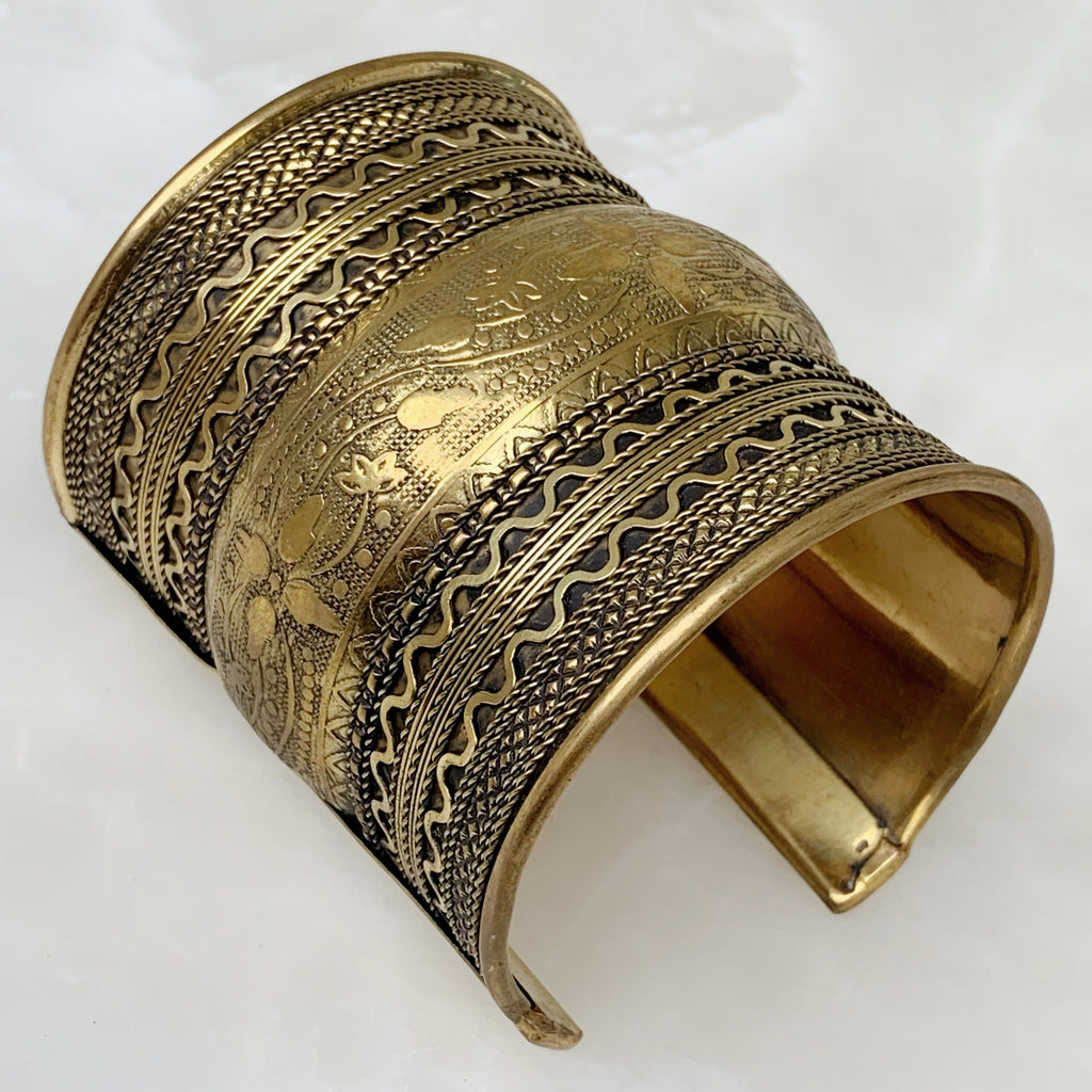 Hermoso Brazalete de Nepal en Brass 08-BNB-L8A00