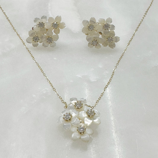 Exclusivo Juego de Cadena con Dije y Aretes en Plata Dorada 74-CD-AR-L18A50-L20A50