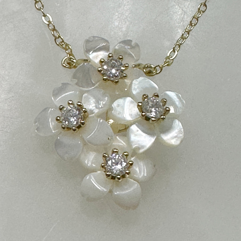 Exclusivo Juego de Cadena con Dije y Aretes en Plata Dorada 74-CD-AR-L18A50-L20A50