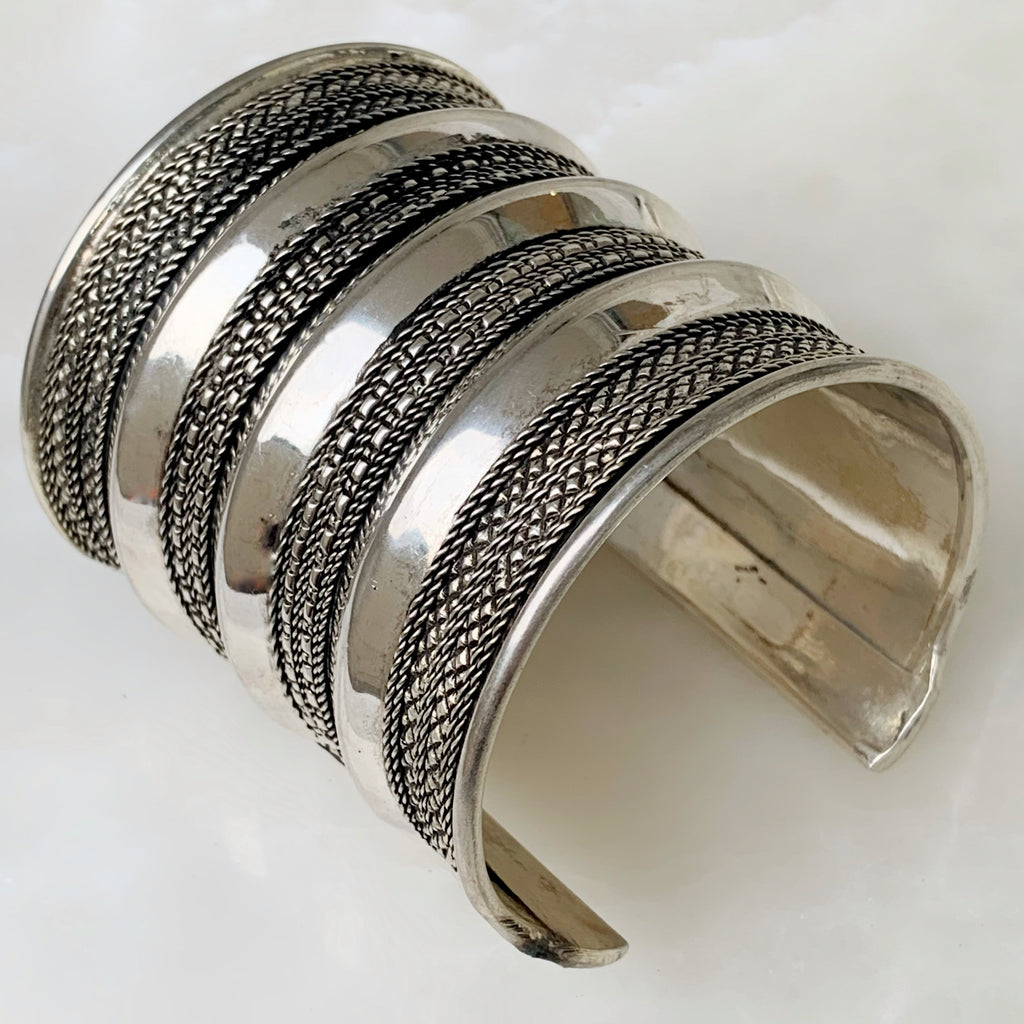 Hermoso Brazalete de Nepal en Brass 03-BNB-L8A00