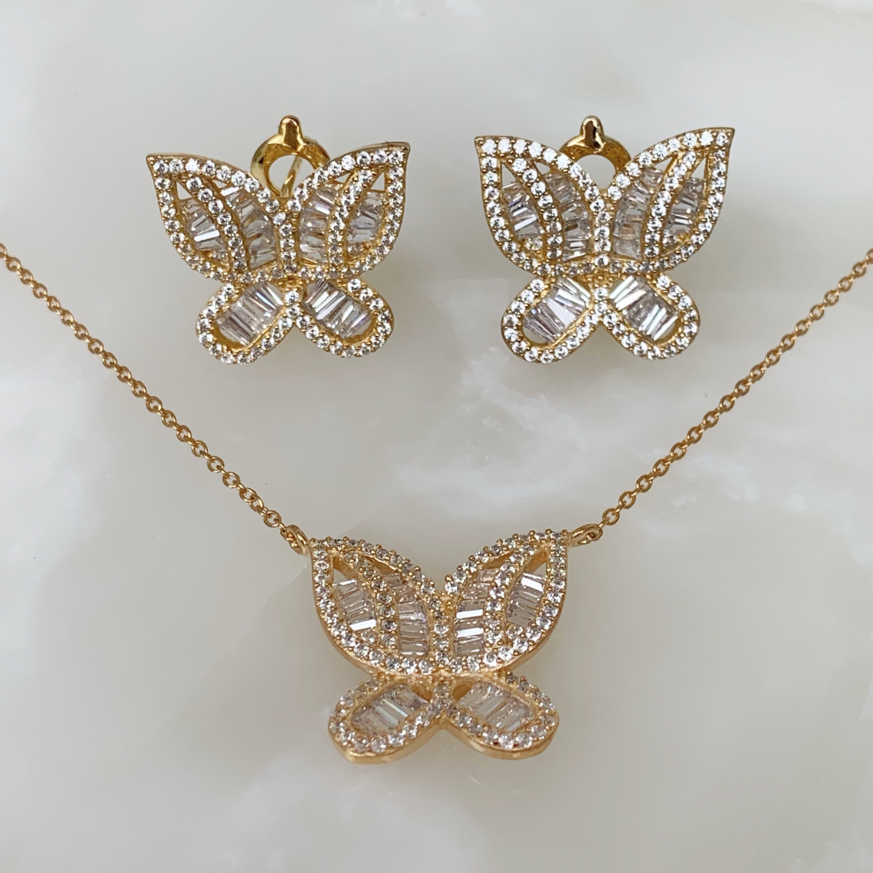 Juego de Cadena con Dije y Aretes en Plata Dorada 56-CD-AR-L36-L20A50