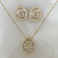 Exquisito Juego de Cadena con Dije y Aretes en Plata Dorada 63-CD-AR-L27A25-L17A75