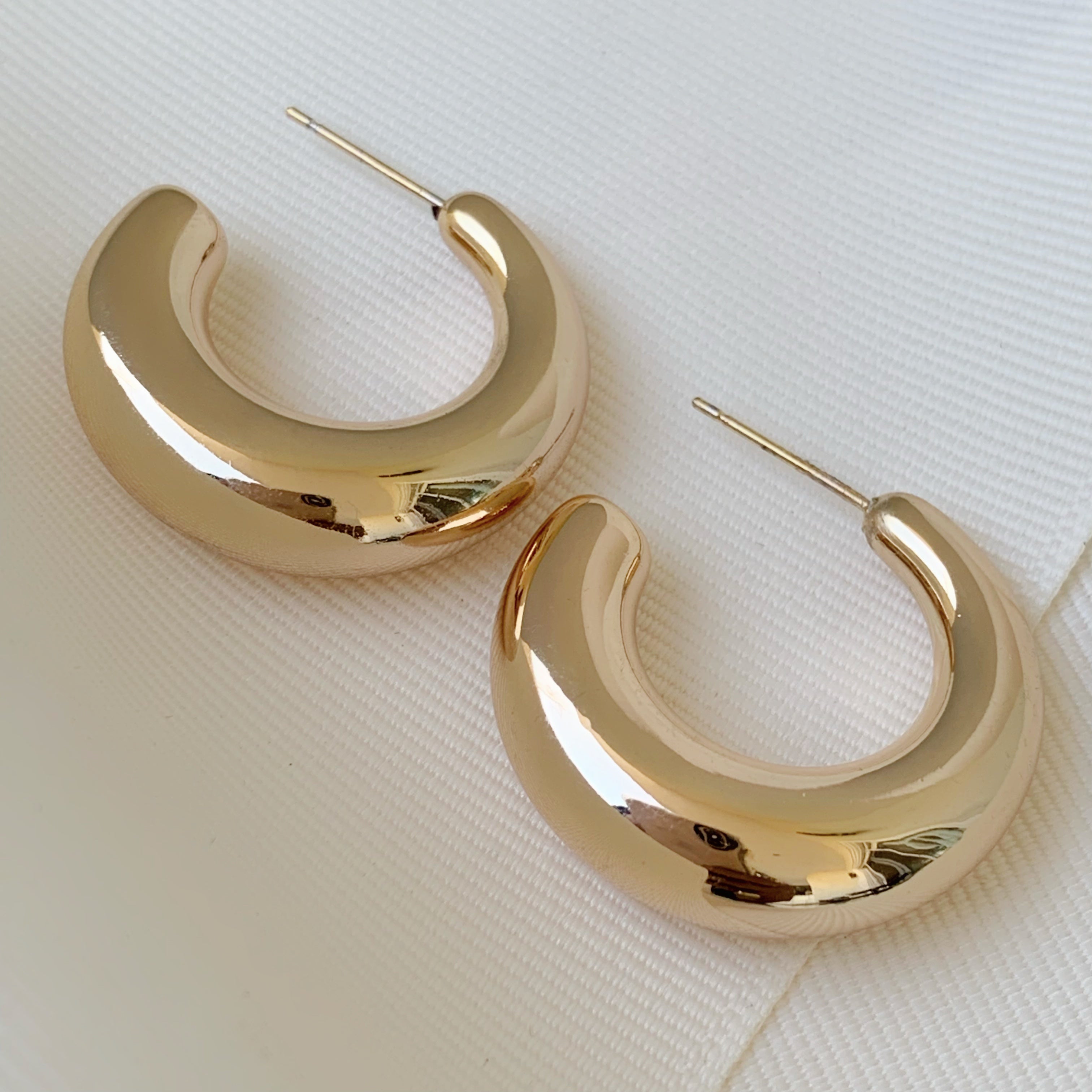 Brilla con Estilo Hoops Earrings en Oro Laminado 25-ARL-135