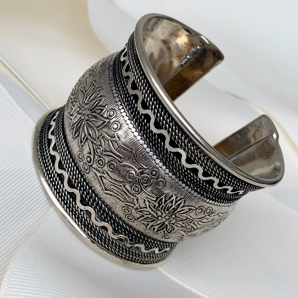 Hermoso Brazalete de Nepal en Brass 01-BNB-L6A00