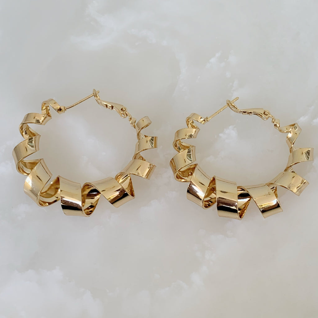 Brilla con Estilo Hoops Earrings en Oro Laminado 02-ARL-180