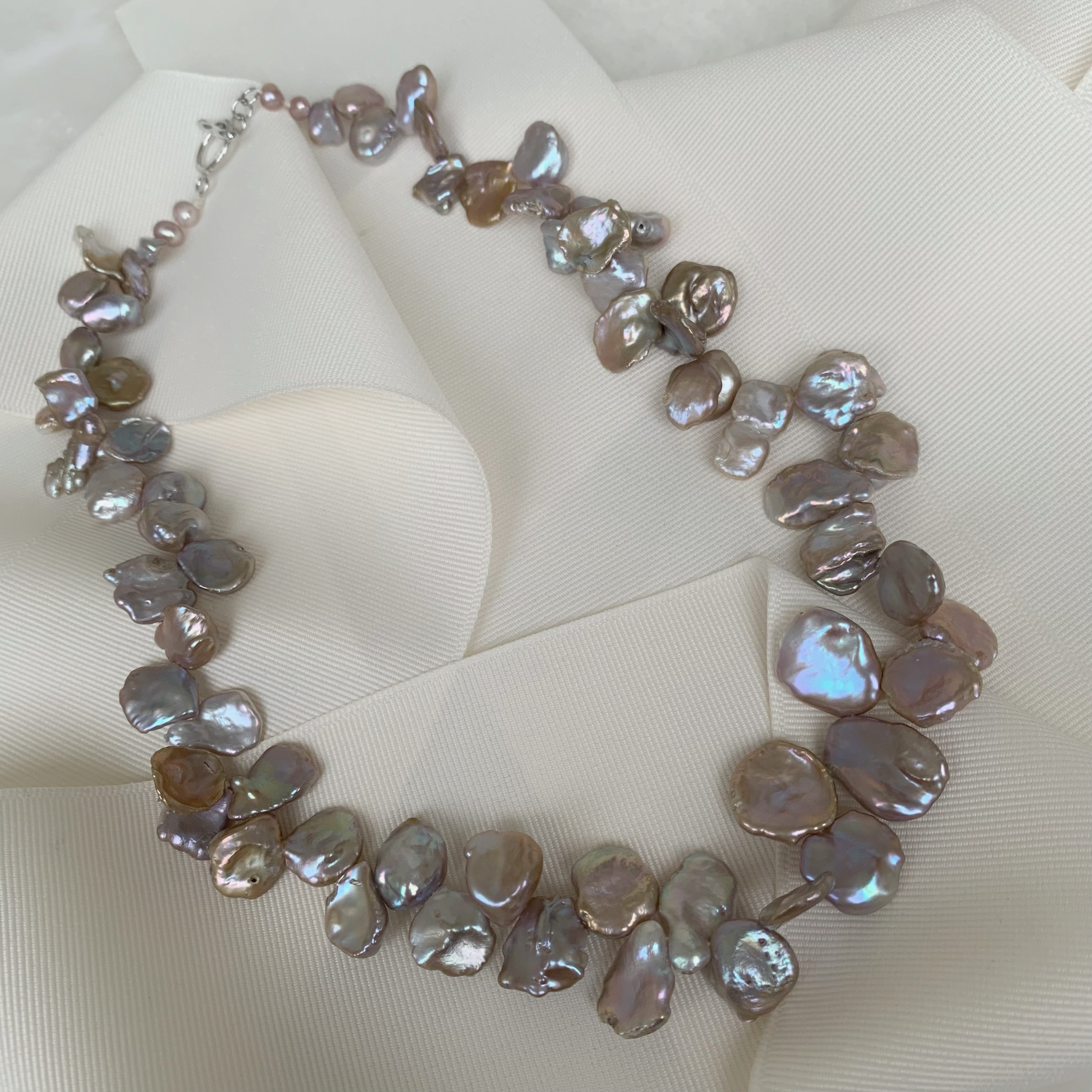 Exclusivo Collar de Perlas Keshi Sterling Silver Modelo 49-CLL-L49A00