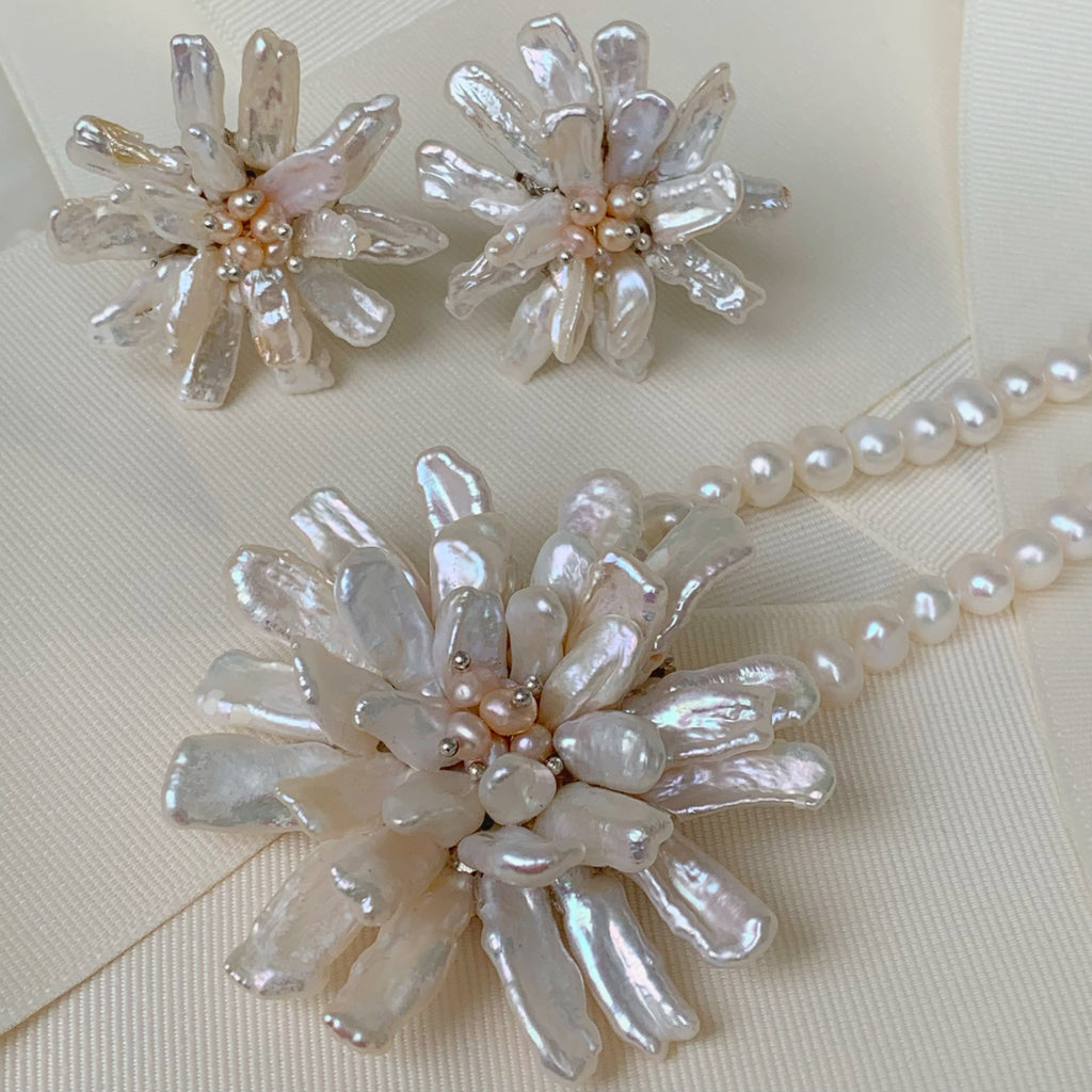 Exclusivo Juego de Collar con Dije-Prendedor y Aretes en Perla Keshi y Sterling Silver 54-CLL-L160A00