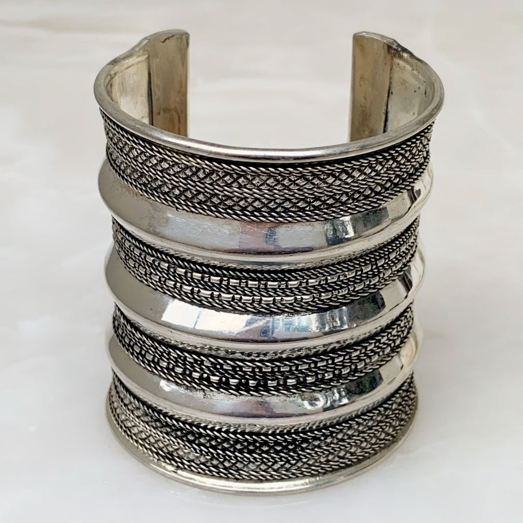 Hermoso Brazalete de Nepal en Brass 03-BNB-L8A00