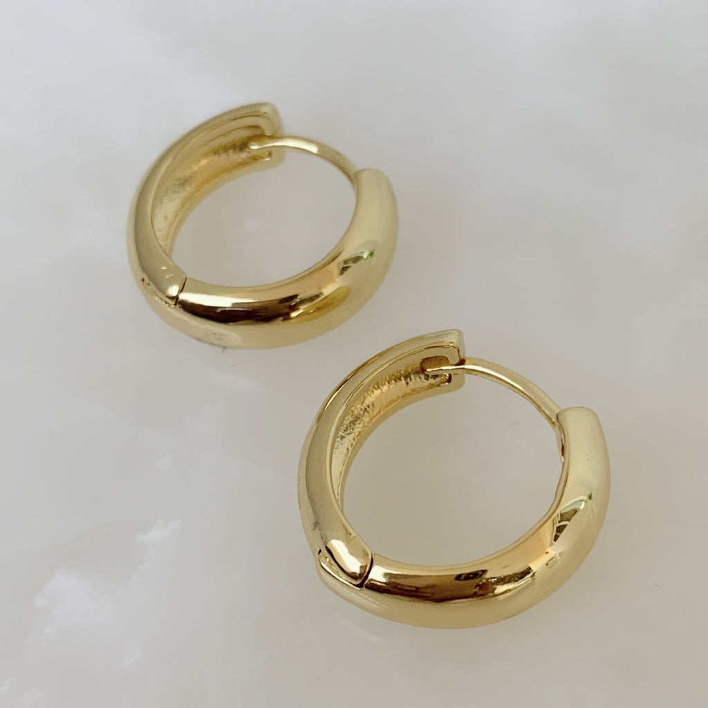 Brilla con Estilo Hoops Earrings en Oro Laminado 09-ARL-115