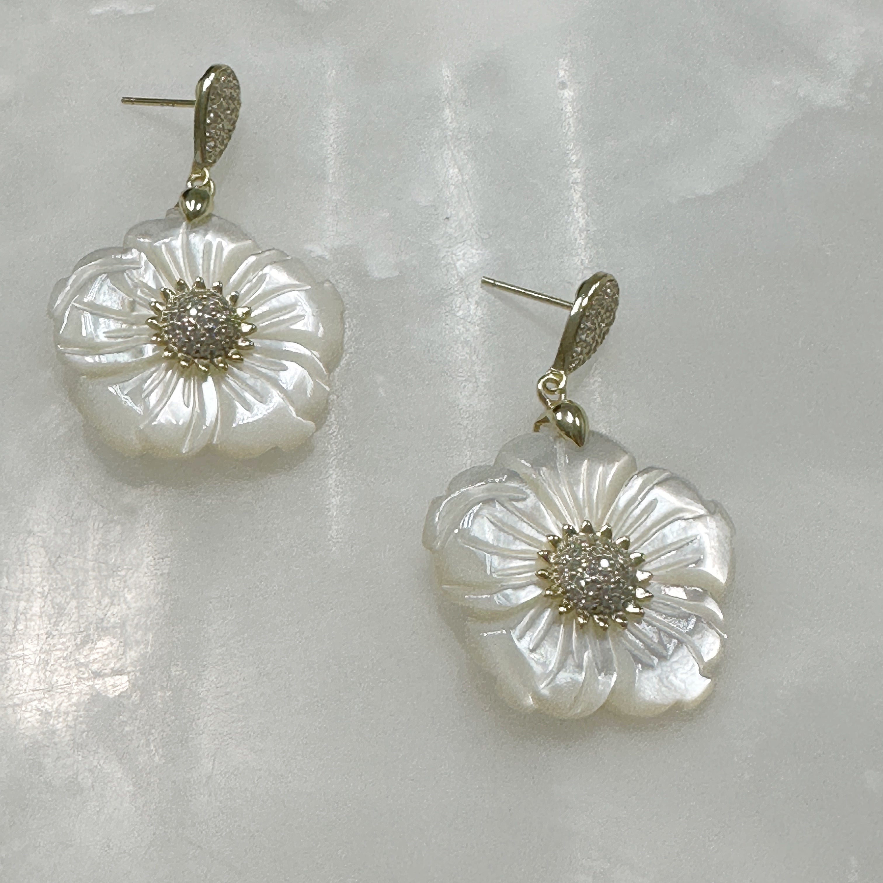Exclusivo Juego de Cadena con Dije y Aretes en Plata Dorada 72-CD-AR-L29A00-L38A00