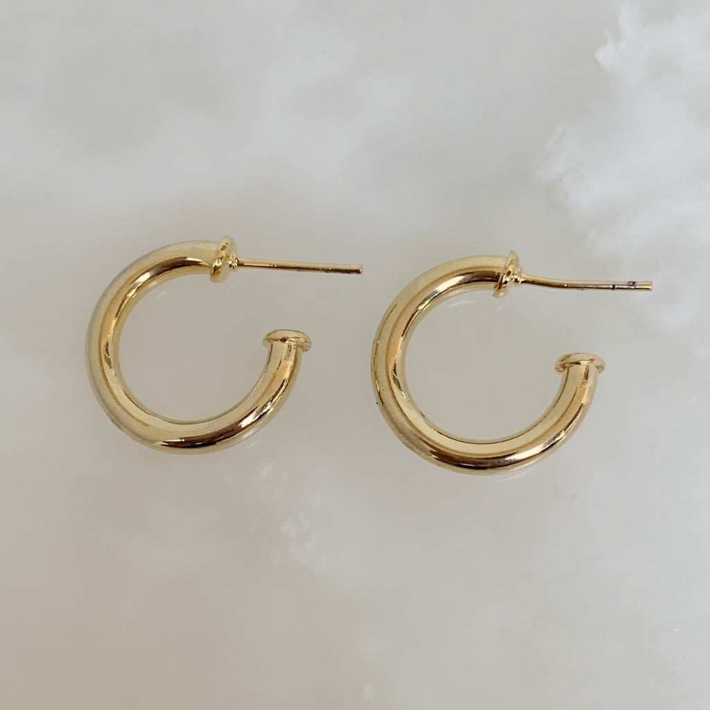 Brilla con Estilo Hoops Earrings en Oro Laminado 08-ARL-85