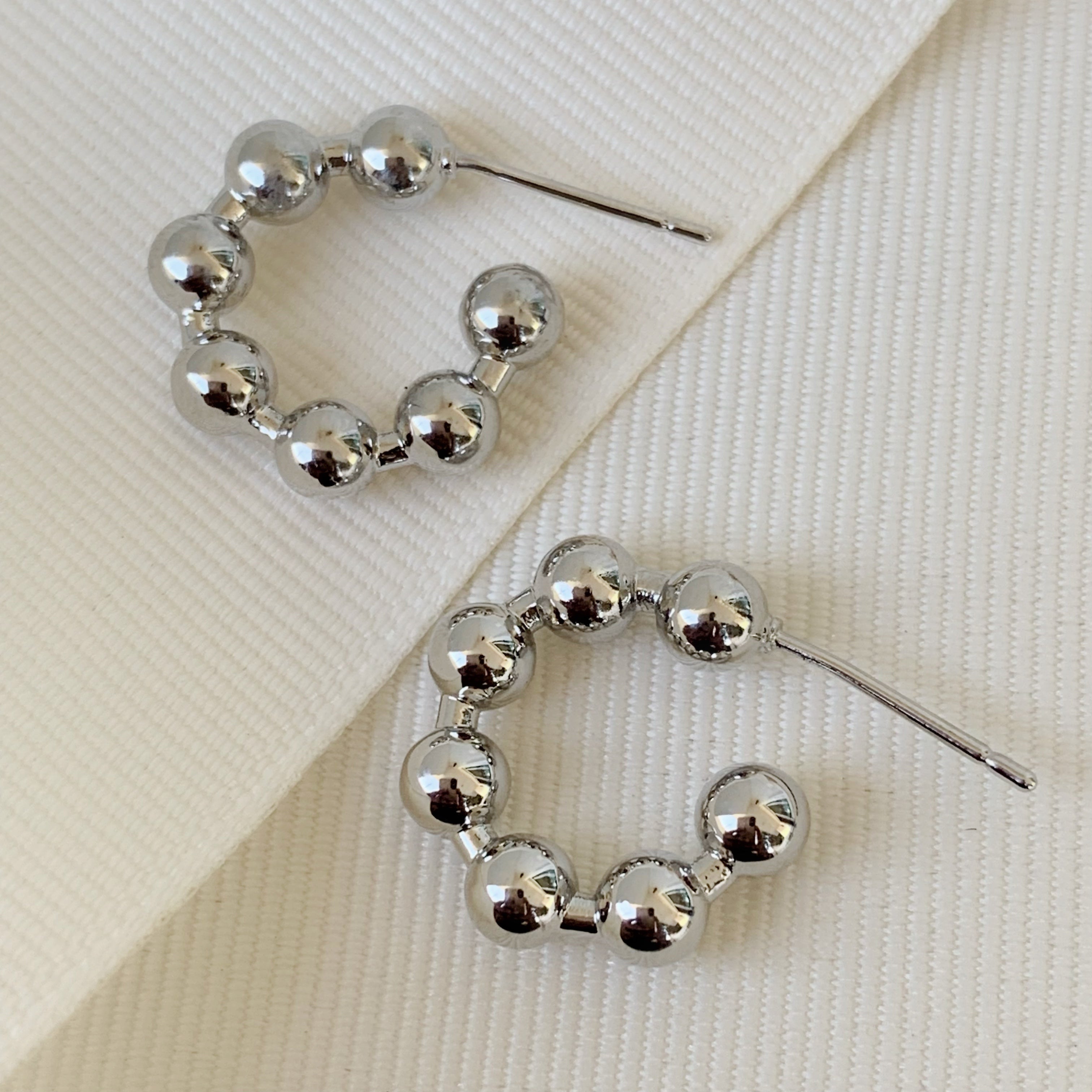 Brilla con Estilo Hoops Earrings en Oro Laminado 13-ARL-135