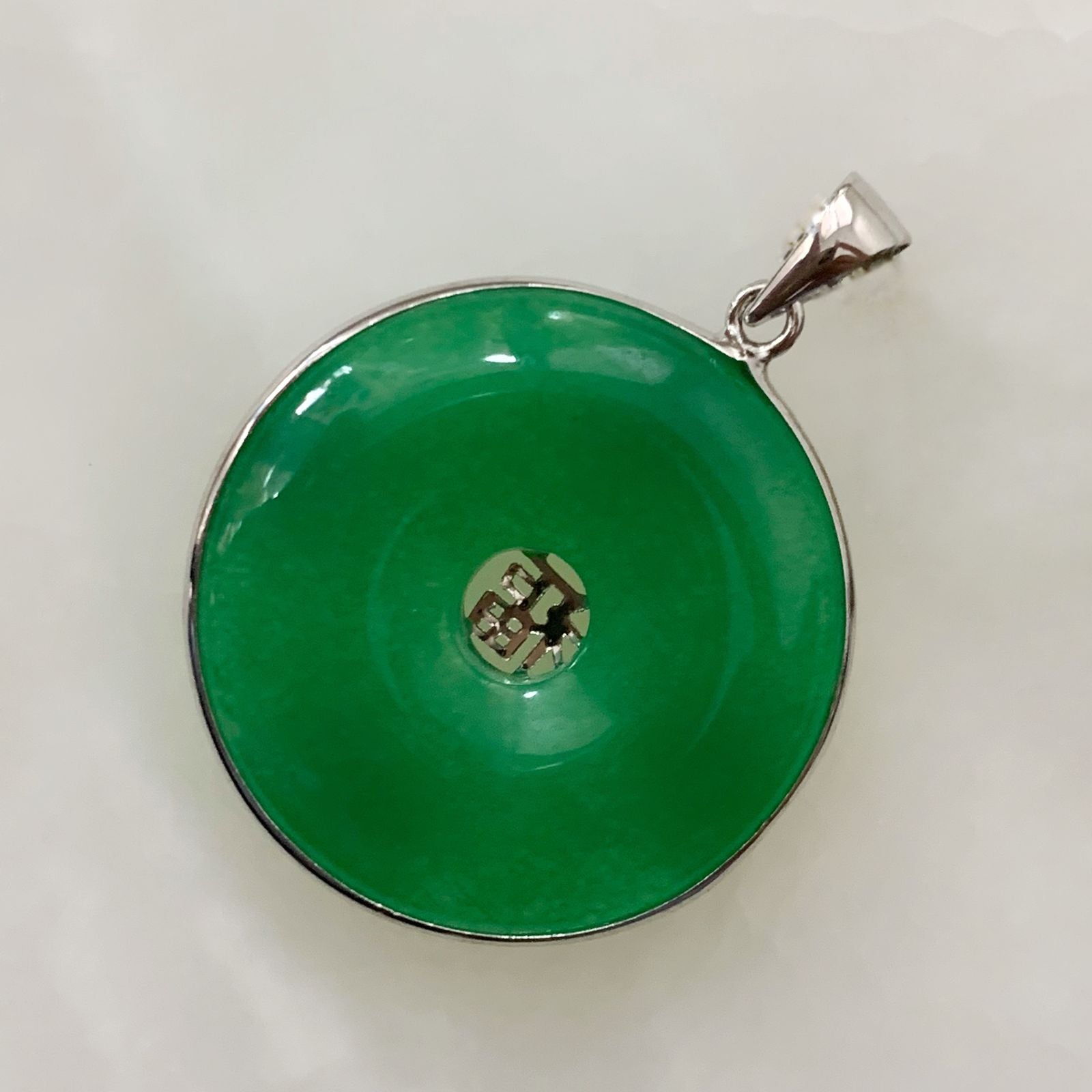 Dije Símbolo Fu de Jade Dyed con Plata 0.925 DI-925-11-L17