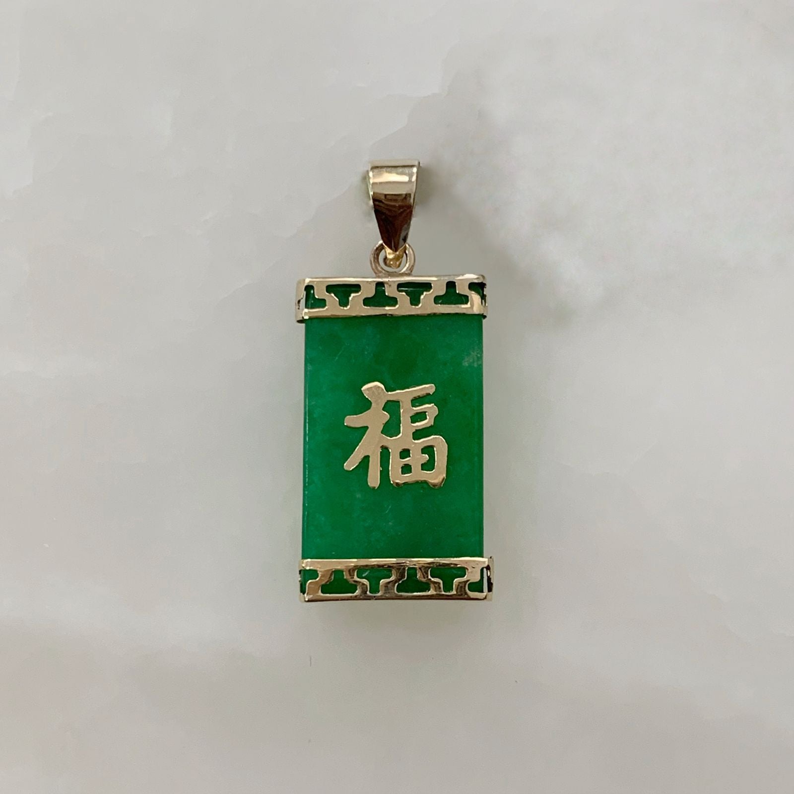 Dije Símbolo Fu de Jade Dyed Oro Amarillo 14K DI-14-01-L59