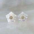 Aretes de flor en Madre Perla y Plata Dorada 21-AR-L6