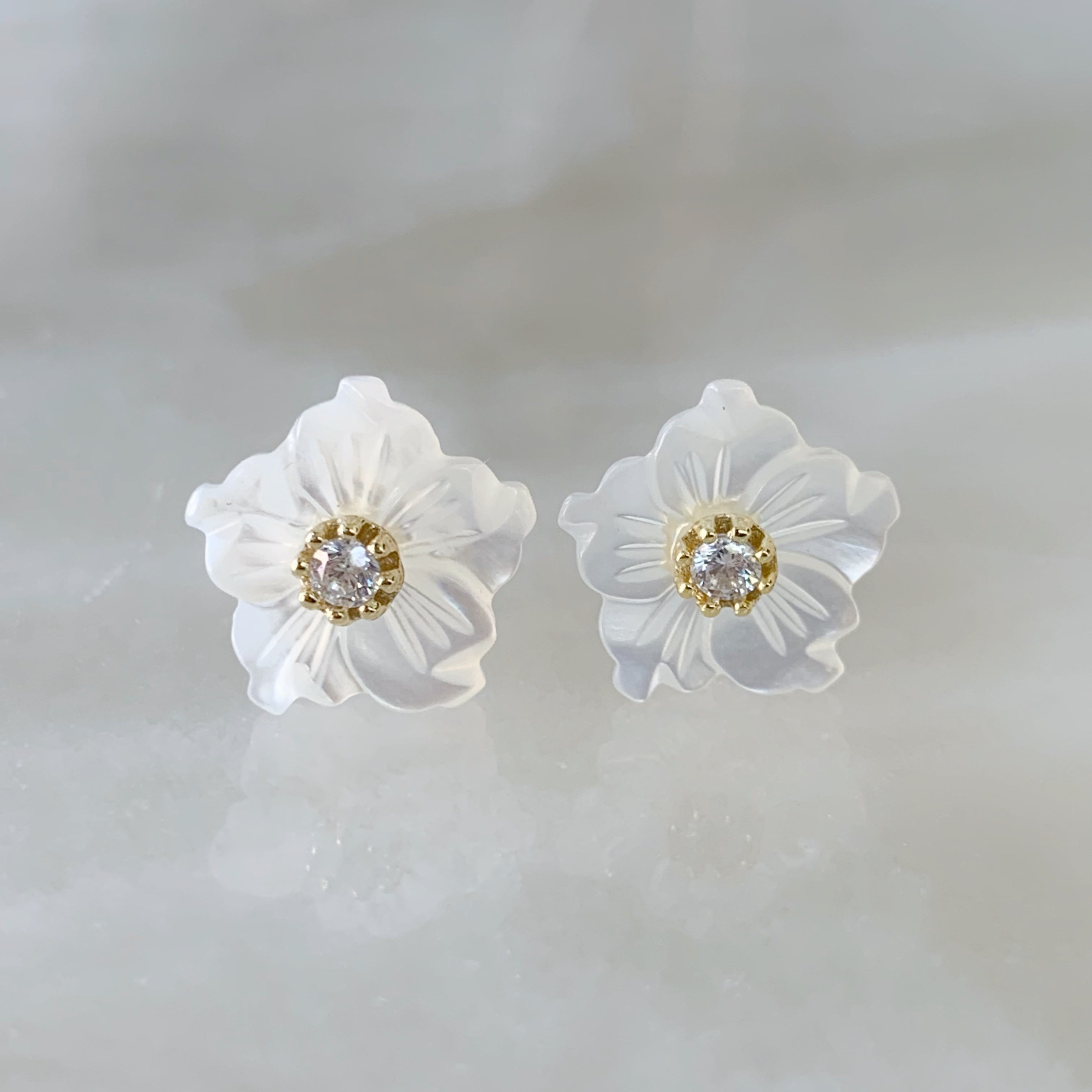 Aretes de flor en Madre Perla y Plata Dorada 21-AR-L6