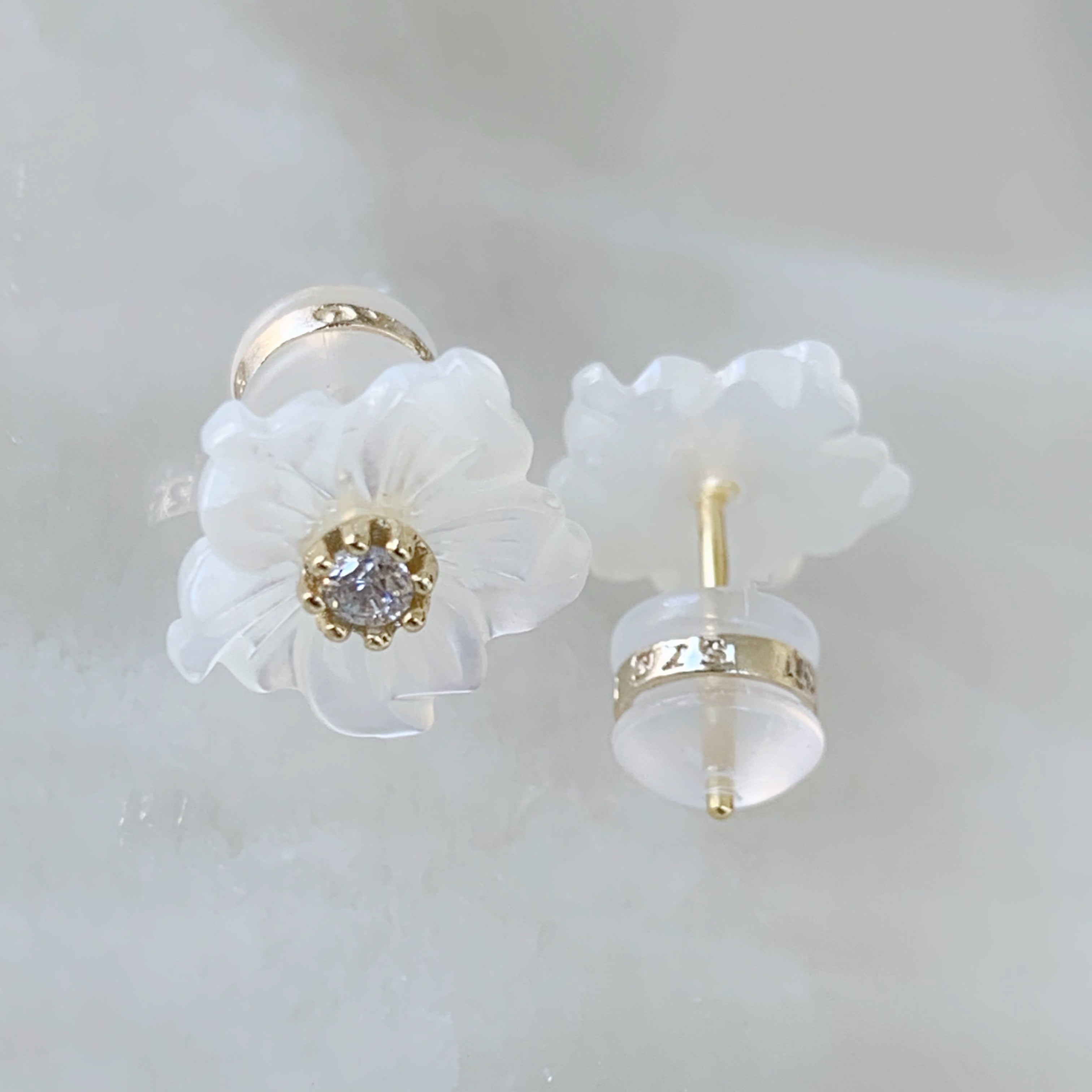 Aretes de flor en Madre Perla y Plata Dorada 21-AR-L6