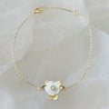 Pulsera con Dije de Flor en Madre Perla y Plata Dorada 24-PPE-L12