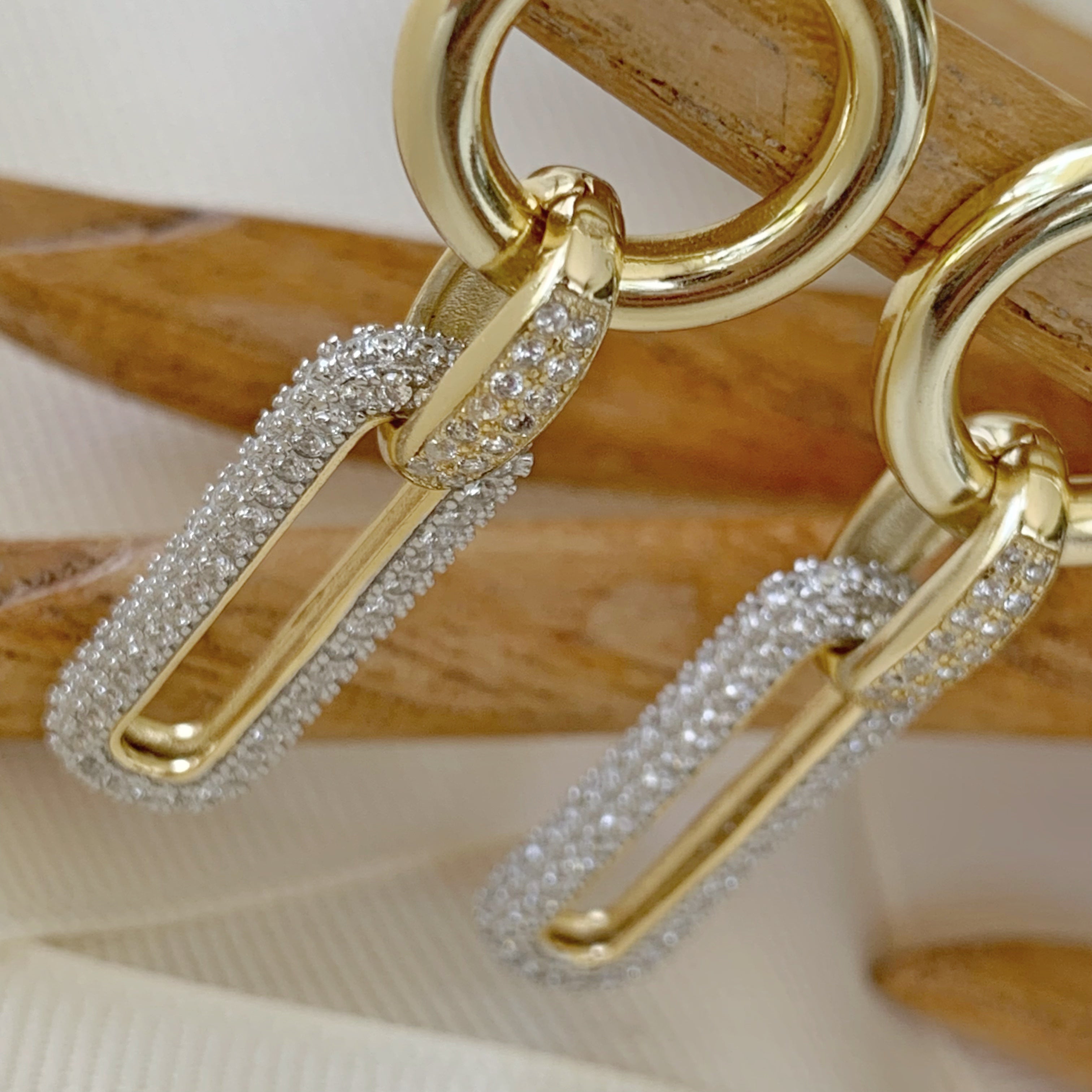 Aretes Colgantes en Pavé de Plata Dorada 34-AR-L41