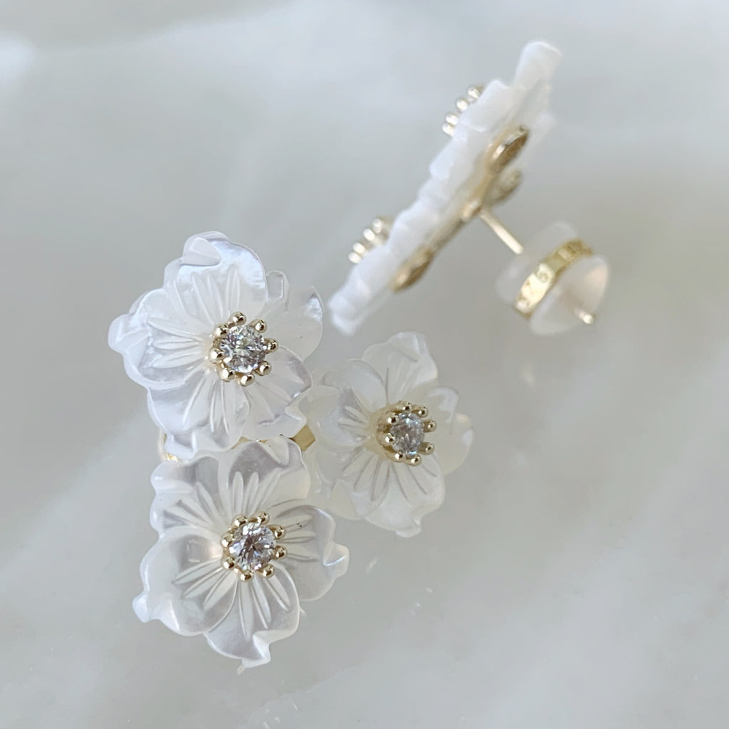 Aretes de Flor en Madre Perla y Plata Dorada 45-AR-L18