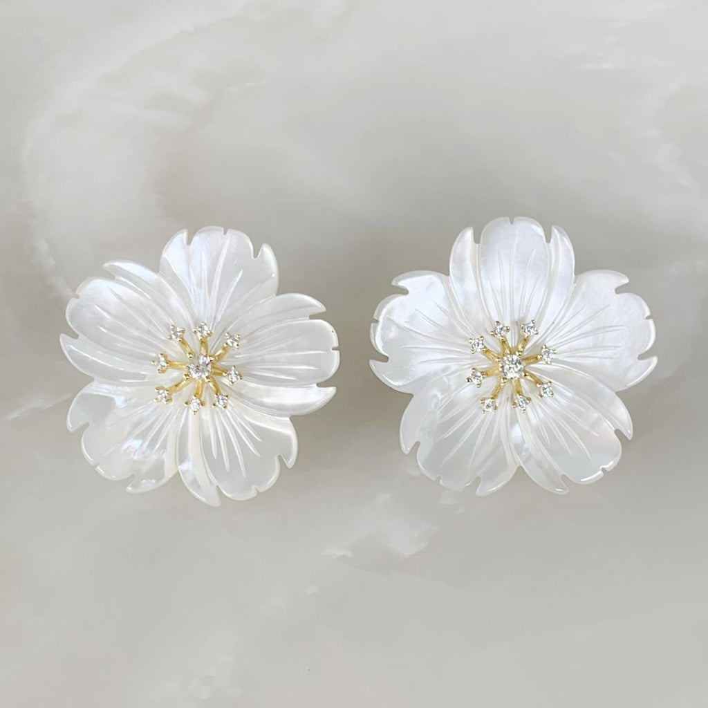 Aretes de Flor en Madre Perla y Plata Dorada  02-AR-L20A00