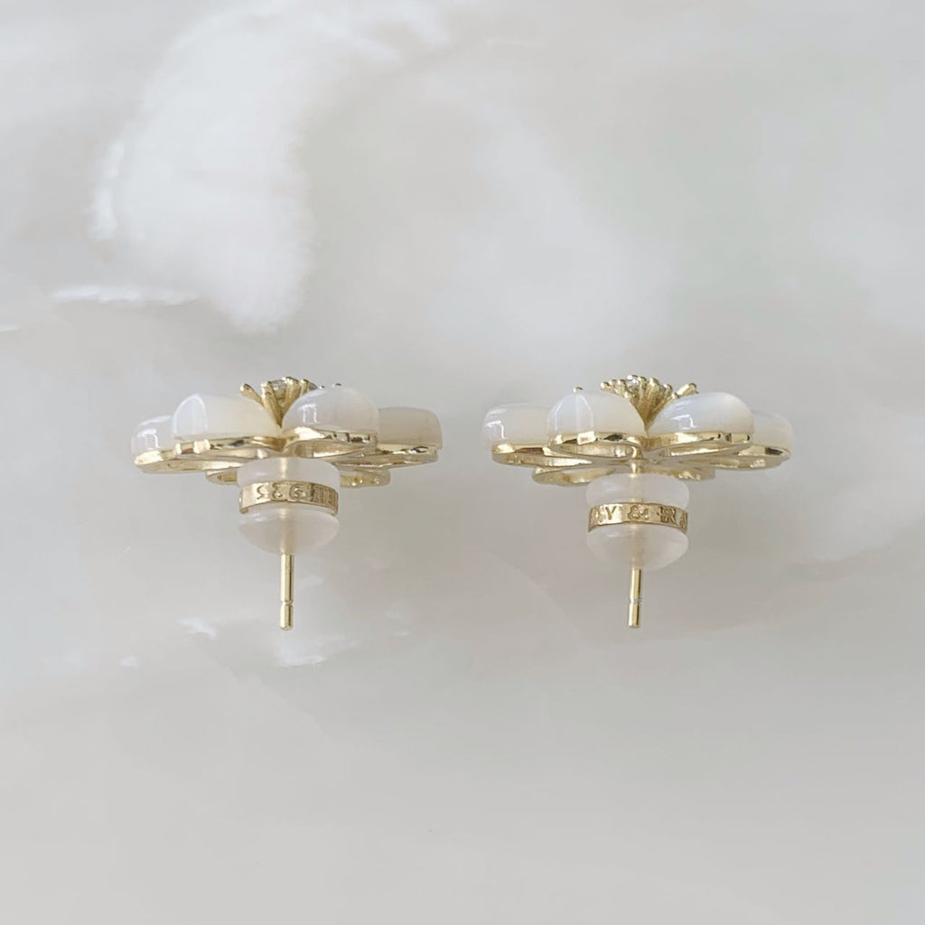 Aretes de Flor en Madre Perla y Plata Dorada  11-AR-L27A00