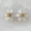 Aretes de Flor en Madre Perla y Plata Dorada  11-AR-L27A00