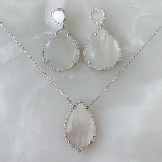 Juego de Cadena Dije y Aretes de Gota en Madre Perla con Plata 25-CD-AR-L19-L43