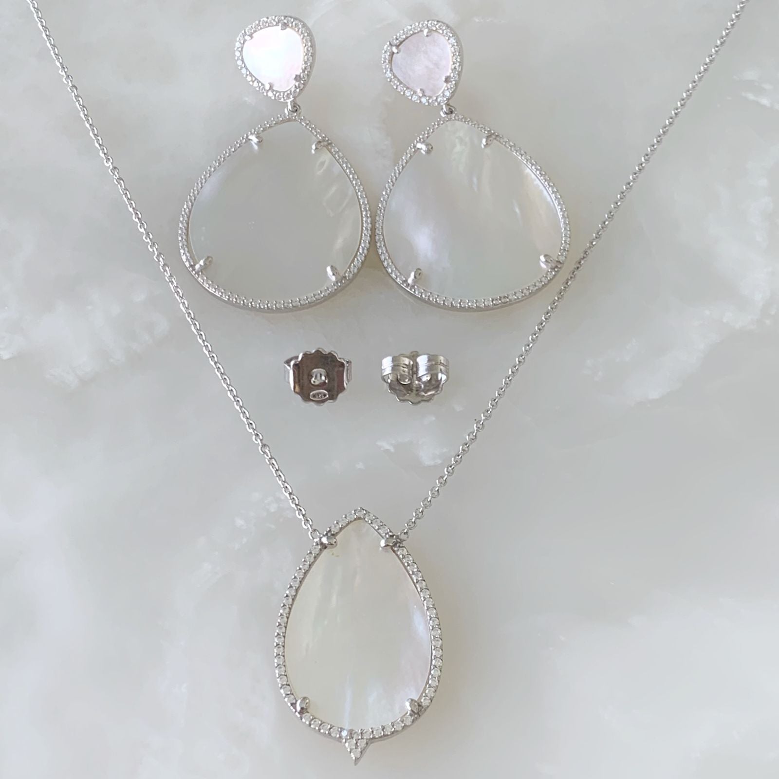 Juego de Cadena Dije y Aretes de Gota en Madre Perla con Plata 25-CD-AR-L19-L43