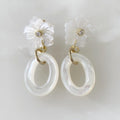Aretes Colgantes de Flor en Madre Perla y Plata Dorada  06-AR-L24A00