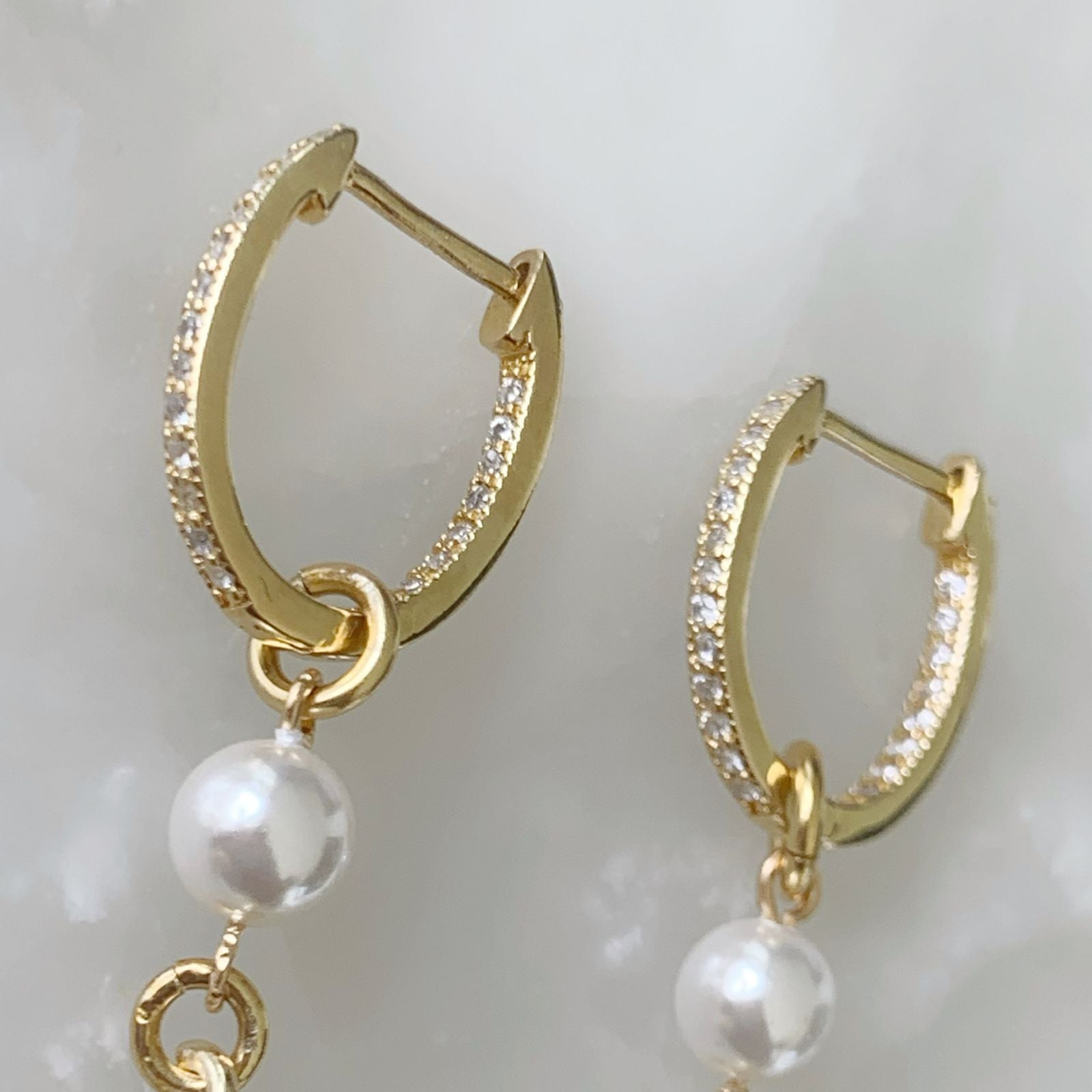 Aretes Colgantes de Flor en Madre Perla y Plata Dorada  07-AR-L25A50