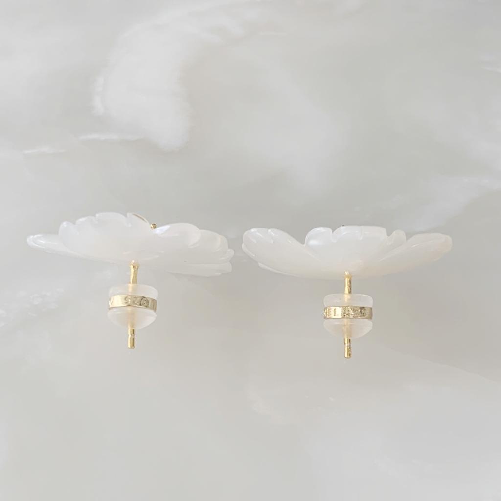 Aretes de Flor en Madre Perla y Plata Dorada  01-AR-L21A50