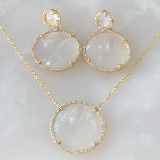 Juego de Cadena Dije y Aretes en Madre Perla con Plata Dorada 27-CD-AR-L19-L35