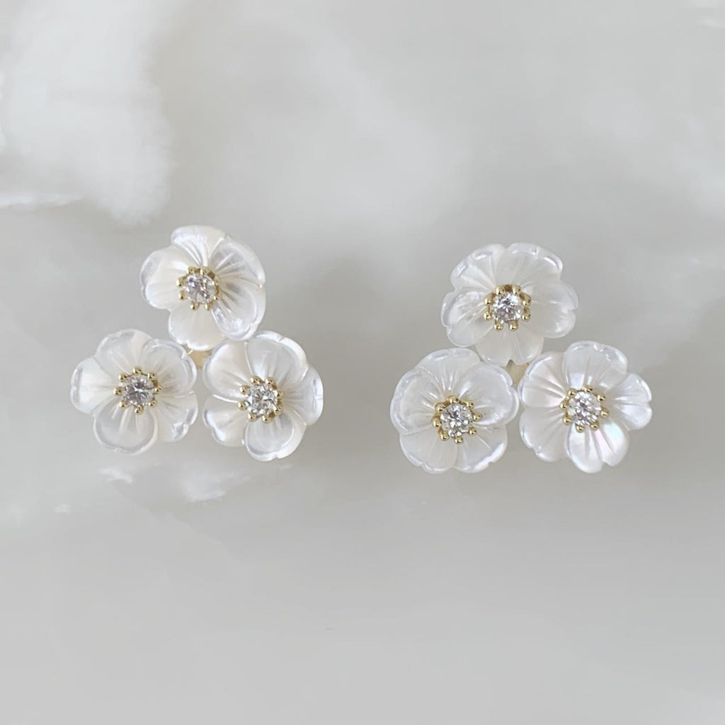 Aretes de Flores en Madre Perla y Plata Dorada 12-AR-L18A00